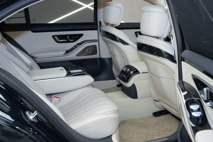 Used Mercedes-Benz S-Class 2022 Revised S 400 L Luxury Edition Interior 10