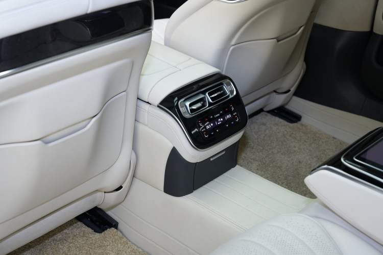 Used Mercedes-Benz S-Class 2022 Revised S 400 L Luxury Edition Interior 11
