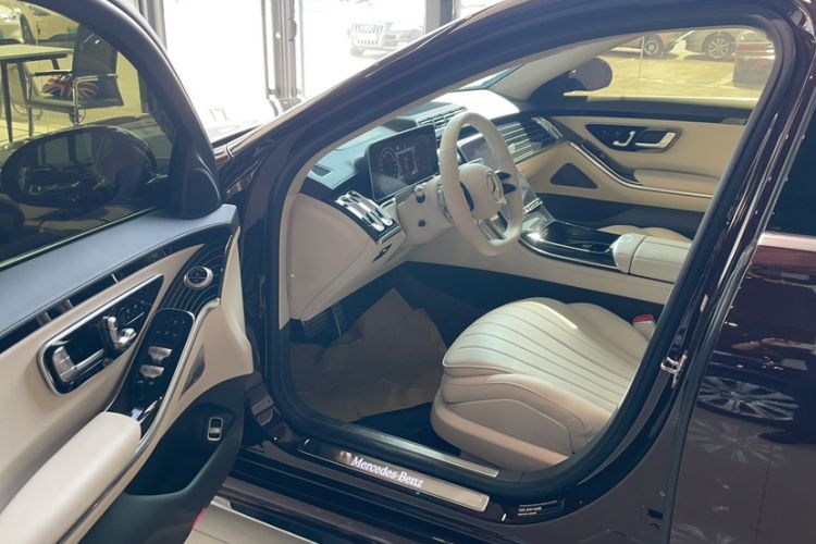 Used Mercedes-Benz S-Class 2022 S 450 L 4MATIC Interior 1