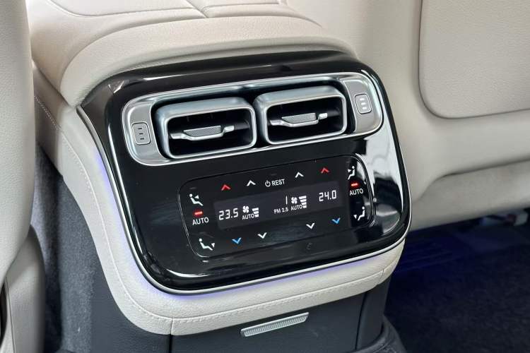 Used Mercedes-Benz S-Class 2022 Revised S 400 L Luxury Edition Interior 5