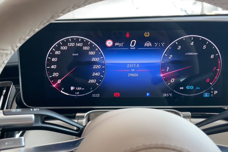 Used Mercedes-Benz S-Class 2022 S 450 L 4MATIC Odometer Close Up