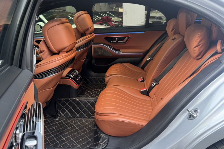 Used Mercedes-Benz S-Class 2022 S 450 L 4MATIC Interior 4