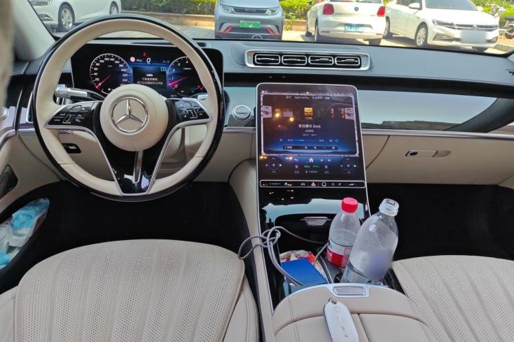 Used Mercedes-Benz S-Class 2023 S 400 L Luxury Model Center Console