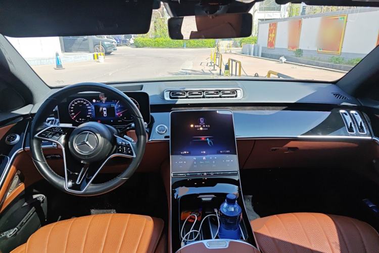 Used Mercedes-Benz S-Class 2023 S 400 L Luxury Model Center Console