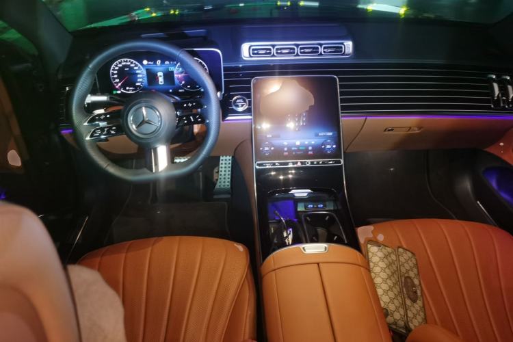 Used Mercedes-Benz S-Class 2023 Restyled S 450 L 4MATIC Center Console
