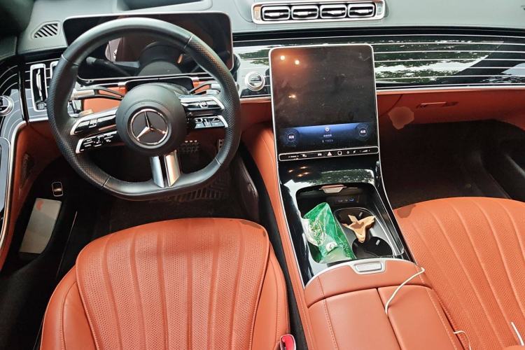 Used Mercedes-Benz S-Class 2023 Restyled S 450 L 4MATIC Center Console