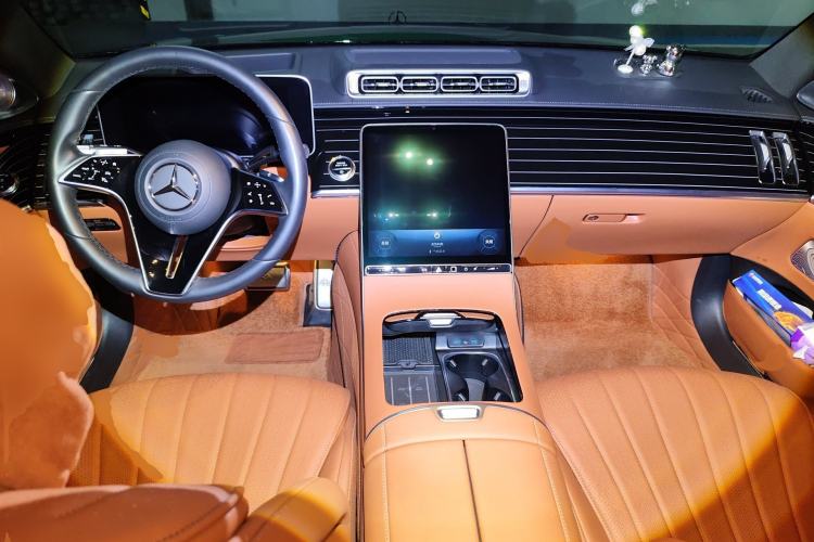 Used Mercedes-Benz S-Class 2023 Updated S 400 L Luxury Edition Center Console