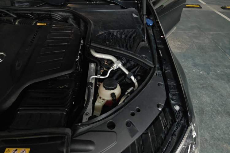 Used Mercedes-Benz S-Class 2023 Updated S 400 L Business Version Engine Bay Left
