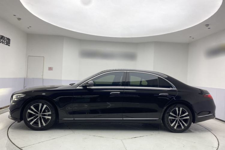 Used Mercedes-Benz S-Class 2023 S 400 L Luxury Model Exterior 3