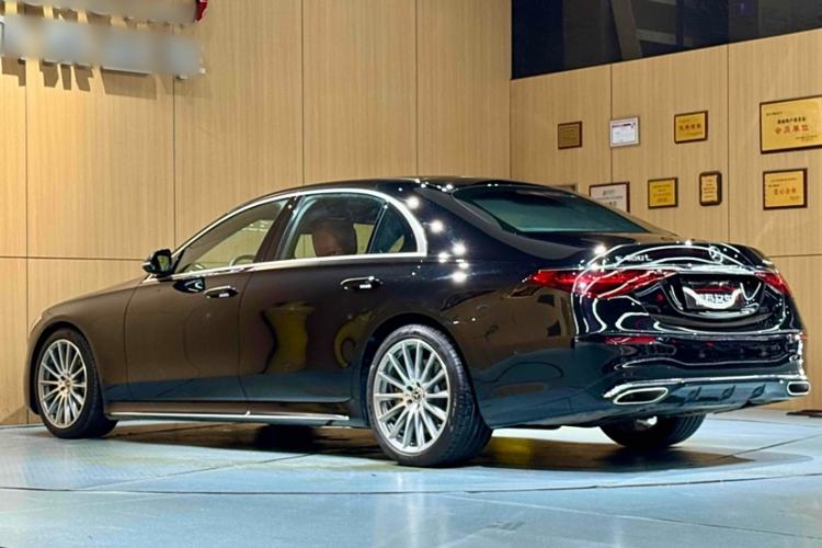Used Mercedes-Benz S-Class 2023 Restyled S 450 L 4MATIC Exterior 3