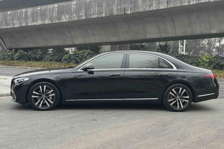 Used Mercedes-Benz S-Class 2023 Updated S 400 L Luxury Edition Exterior 4