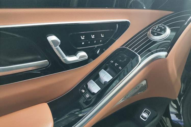 Used Mercedes-Benz S-Class 2023 S 450 L 4MATIC Interior 1