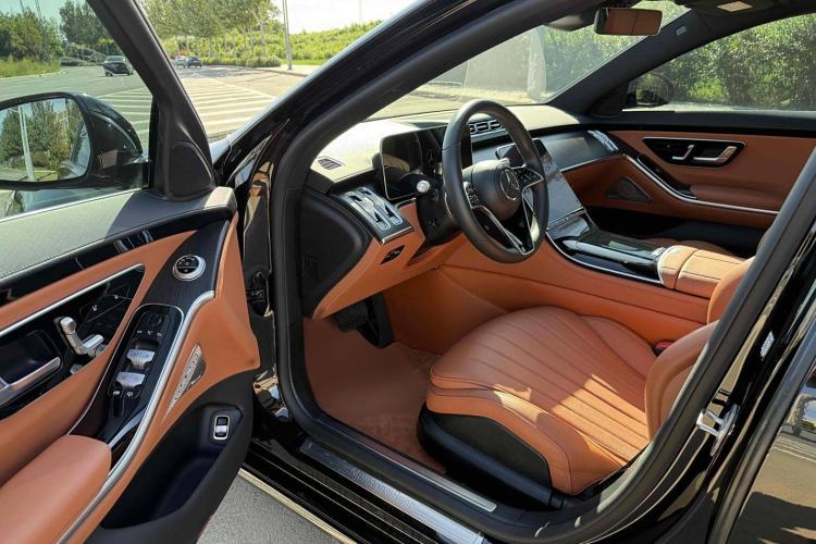 Used Mercedes-Benz S-Class 2023 Updated S 400 L Business Version Interior 1