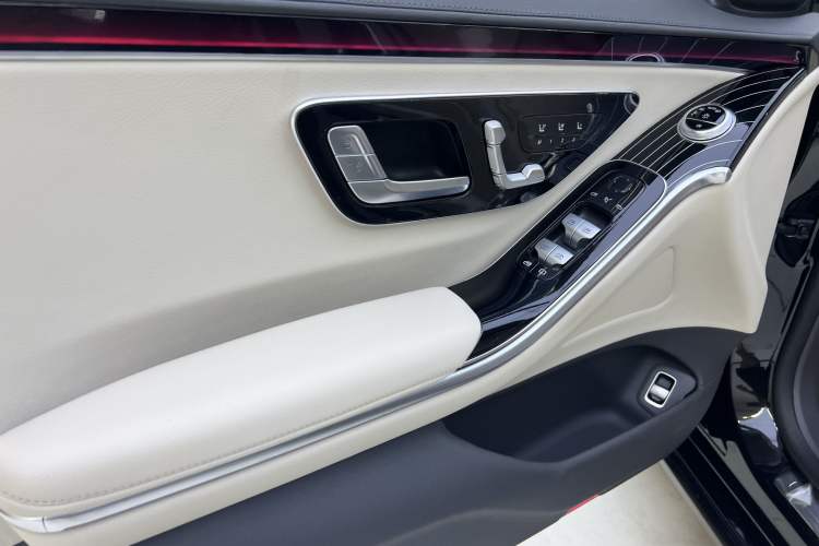 Used Mercedes-Benz S-Class 2023 S 400 L Business Model Interior 11