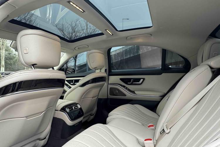 Used Mercedes-Benz S-Class 2023 Updated S 400 L Luxury Edition Interior 2