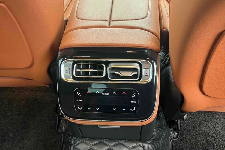 Used Mercedes-Benz S-Class 2023 Updated S 400 L Business Version Interior 3