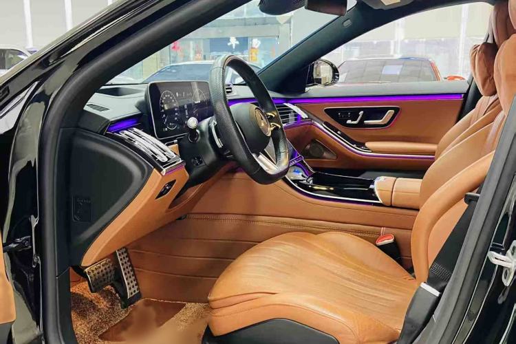 Used Mercedes-Benz S-Class 2023 S 450 L 4MATIC Interior 3