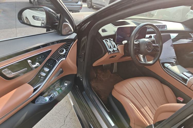 Used Mercedes-Benz S-Class 2023 S 450 L 4MATIC Interior 3