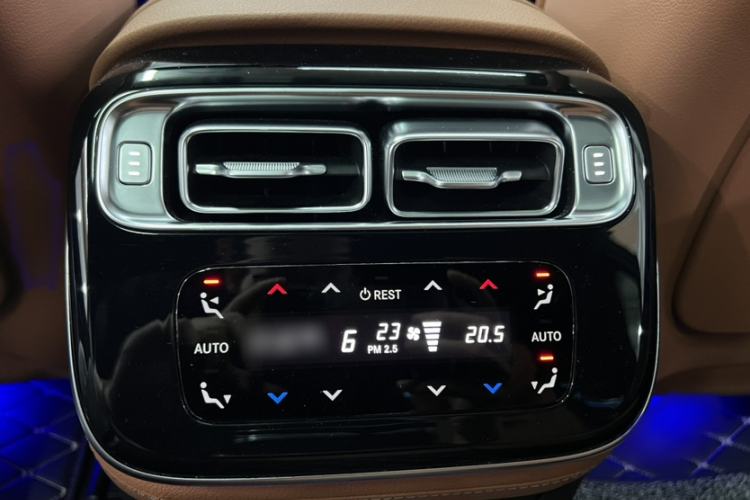 Used Mercedes-Benz S-Class 2023 Updated S 400 L Luxury Edition Interior 4