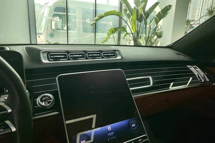 Used Mercedes-Benz S-Class 2023 S 450 L 4MATIC Interior 5