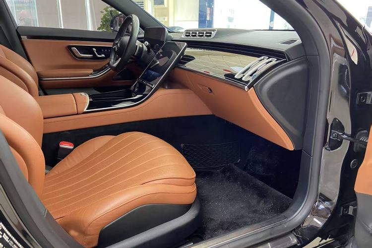 Used Mercedes-Benz S-Class 2023 S 450 L 4MATIC Interior 5