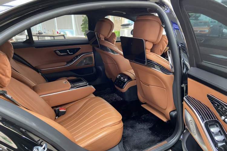 Used Mercedes-Benz S-Class 2023 S 450 L 4MATIC Interior 6