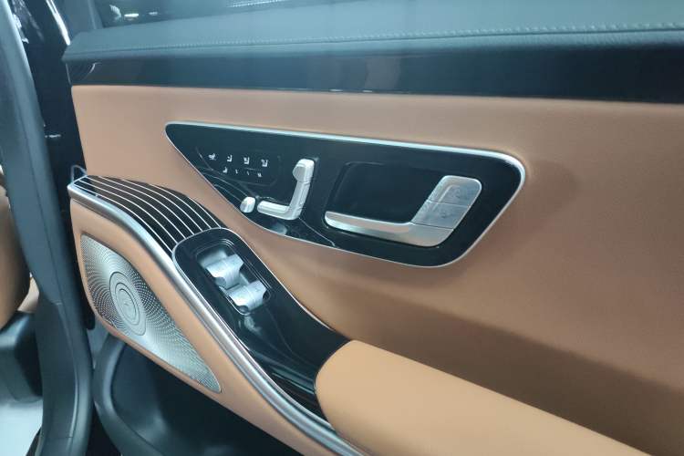 Used Mercedes-Benz S-Class 2023 S 450 L 4MATIC Interior 8