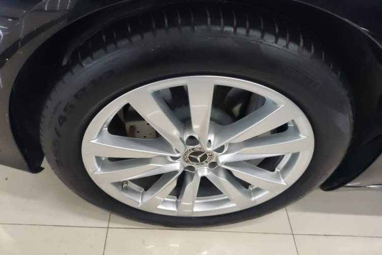 Used Mercedes-Benz S-Class 2023 S 400 L Business Model Left Front Wheel Hub