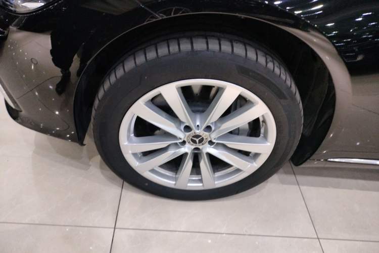 Used Mercedes-Benz S-Class 2023 S 400 L Business Model Left Front Wheel Hub