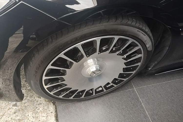 Used Mercedes-Benz S-Class 2023 S 450 L 4MATIC Left Front Wheel Hub
