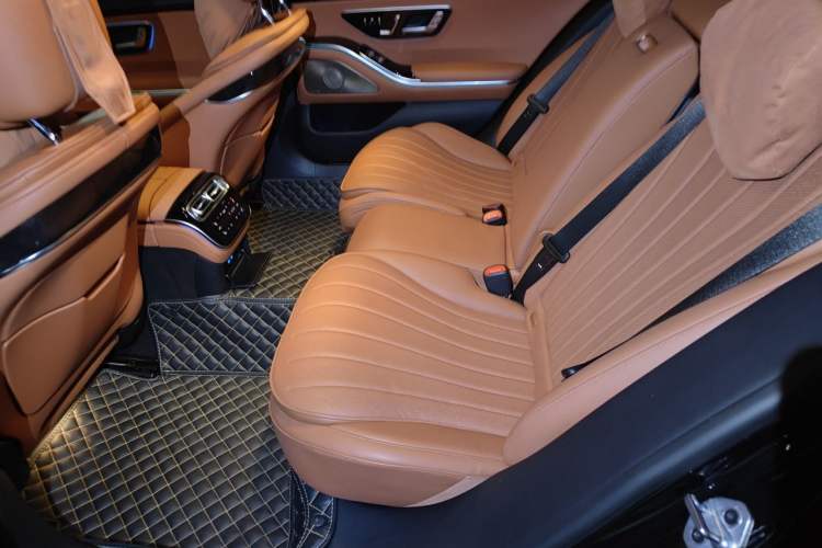 Used Mercedes-Benz S-Class 2023 S 400 L Luxury Model Left Rear Seat