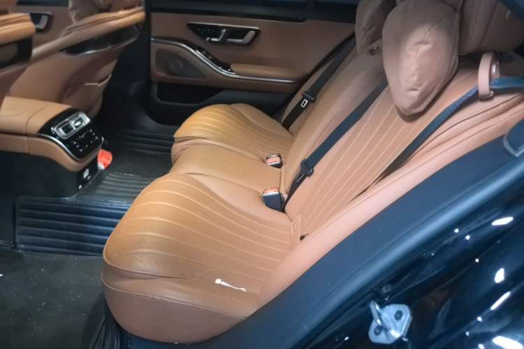 Used Mercedes-Benz S-Class 2023 S 450 L 4MATIC Left Rear Seat