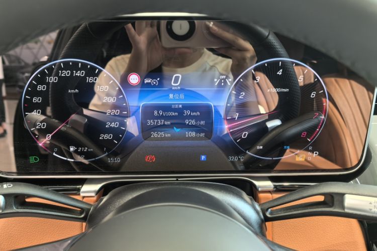 Used Mercedes-Benz S-Class 2023 Restyled S 450 L 4MATIC Odometer Close Up