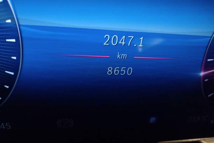 Used Mercedes-Benz S-Class 2023 S 450 L 4MATIC Odometer Close Up