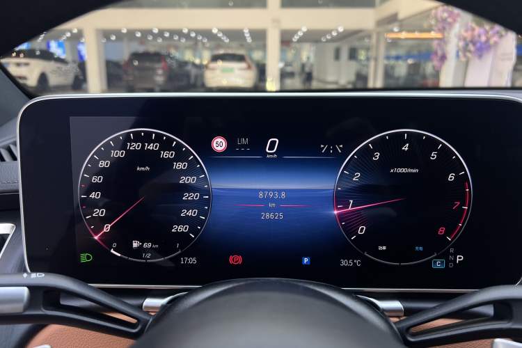 Used Mercedes-Benz S-Class 2023 Updated S 400 L Business Version Odometer Close Up