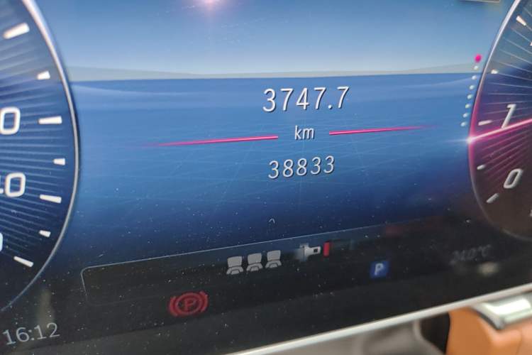 Used Mercedes-Benz S-Class 2023 Updated S 400 L Business Version Odometer Close Up