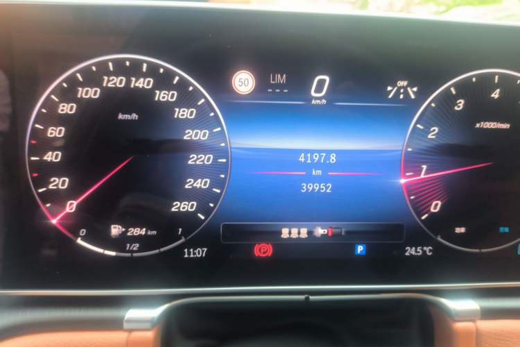 Used Mercedes-Benz S-Class 2023 S 400 L Business Model Odometer Close Up