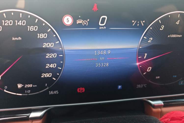 Used Mercedes-Benz S-Class 2023 Updated S 400 L Business Version Odometer Close Up