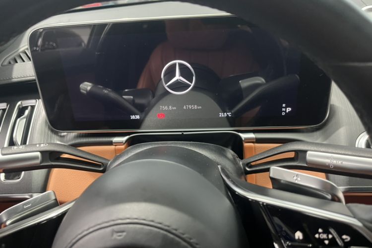 Used Mercedes-Benz S-Class 2023 Updated S 400 L Business Version Odometer Close Up