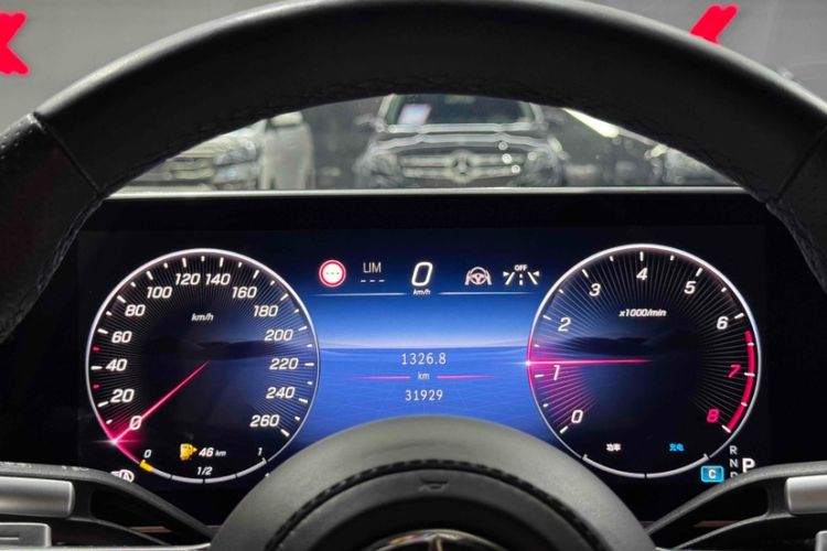 Used Mercedes-Benz S-Class 2023 S 450 L 4MATIC Odometer Close Up