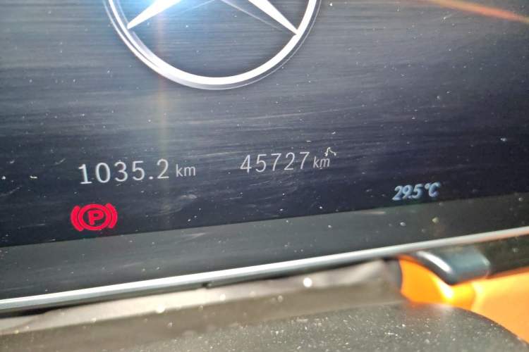 Used Mercedes-Benz S-Class 2023 Restyled S 450 L 4MATIC Odometer Close Up
