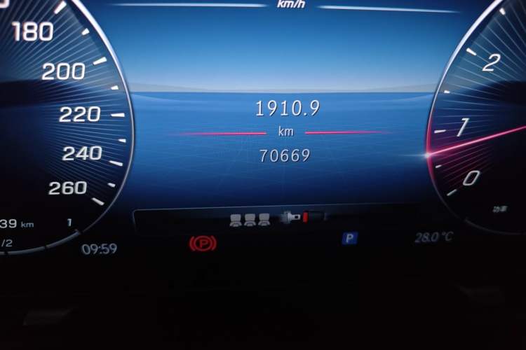 Used Mercedes-Benz S-Class 2023 S 400 L Luxury Model Odometer Close Up