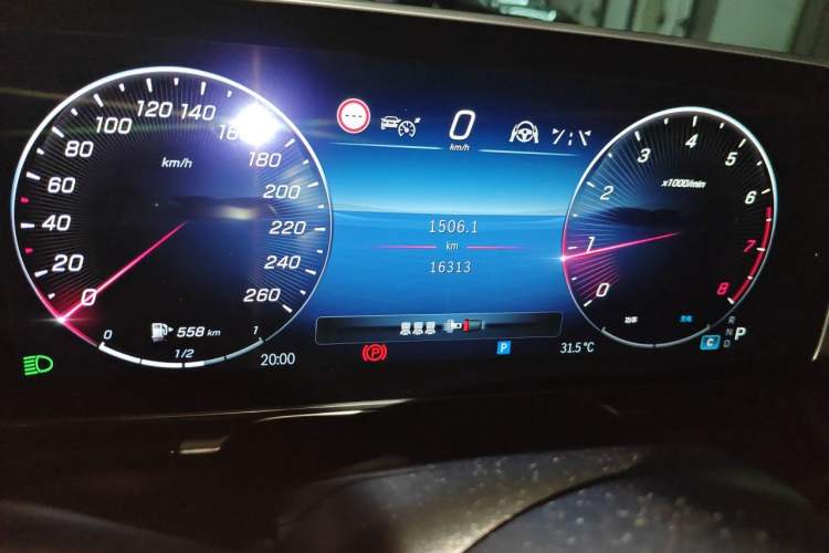 Used Mercedes-Benz S-Class 2023 S 450 L 4MATIC Odometer Close Up