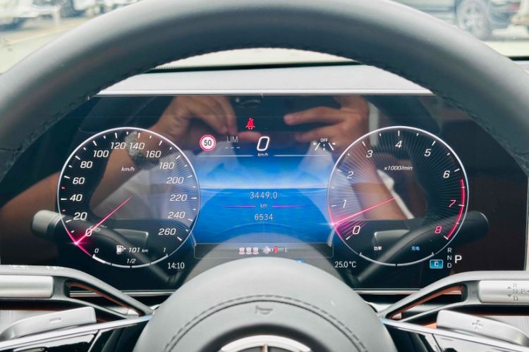 Used Mercedes-Benz S-Class 2023 Updated S 400 L Business Version Odometer Close Up
