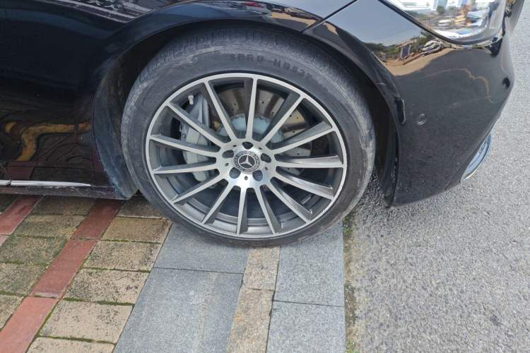 Used Mercedes-Benz S-Class 2023 S 400 L Luxury Model Right Front Wheel Hub