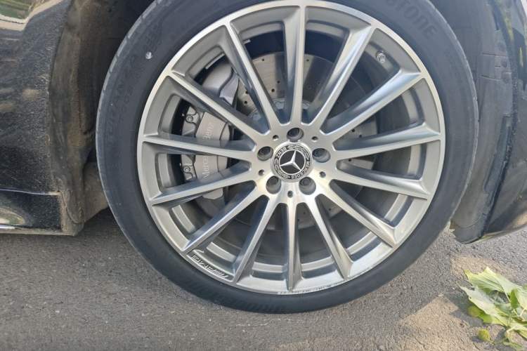 Used Mercedes-Benz S-Class 2023 S 450 L 4MATIC Right Front Wheel Hub