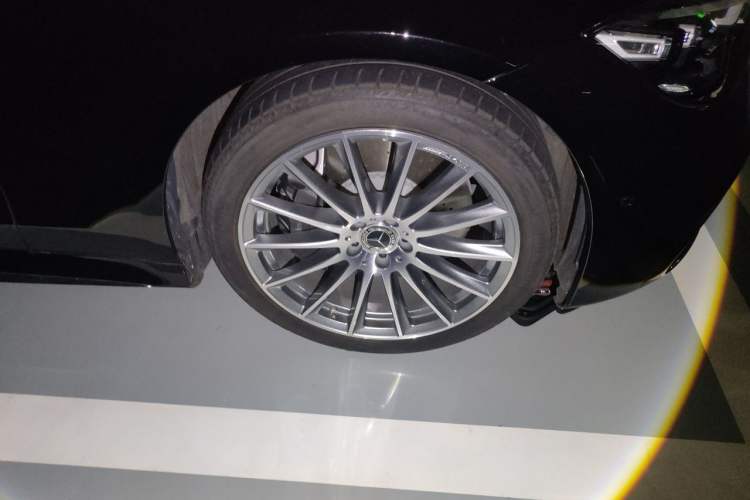 Used Mercedes-Benz S-Class 2023 S 450 L 4MATIC Right Front Wheel Hub