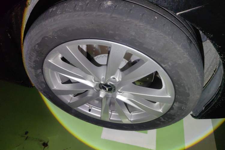 Used Mercedes-Benz S-Class 2023 S 400 L Business Model Right Front Wheel Hub