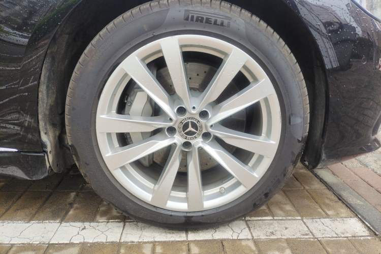 Used Mercedes-Benz S-Class 2023 S 400 L Business Model Right Front Wheel Hub