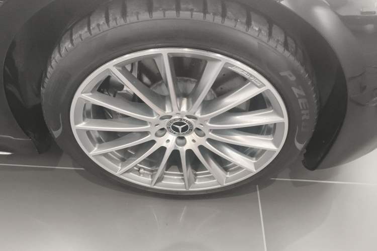 Used Mercedes-Benz S-Class 2023 S 450 L 4MATIC Right Front Wheel Hub